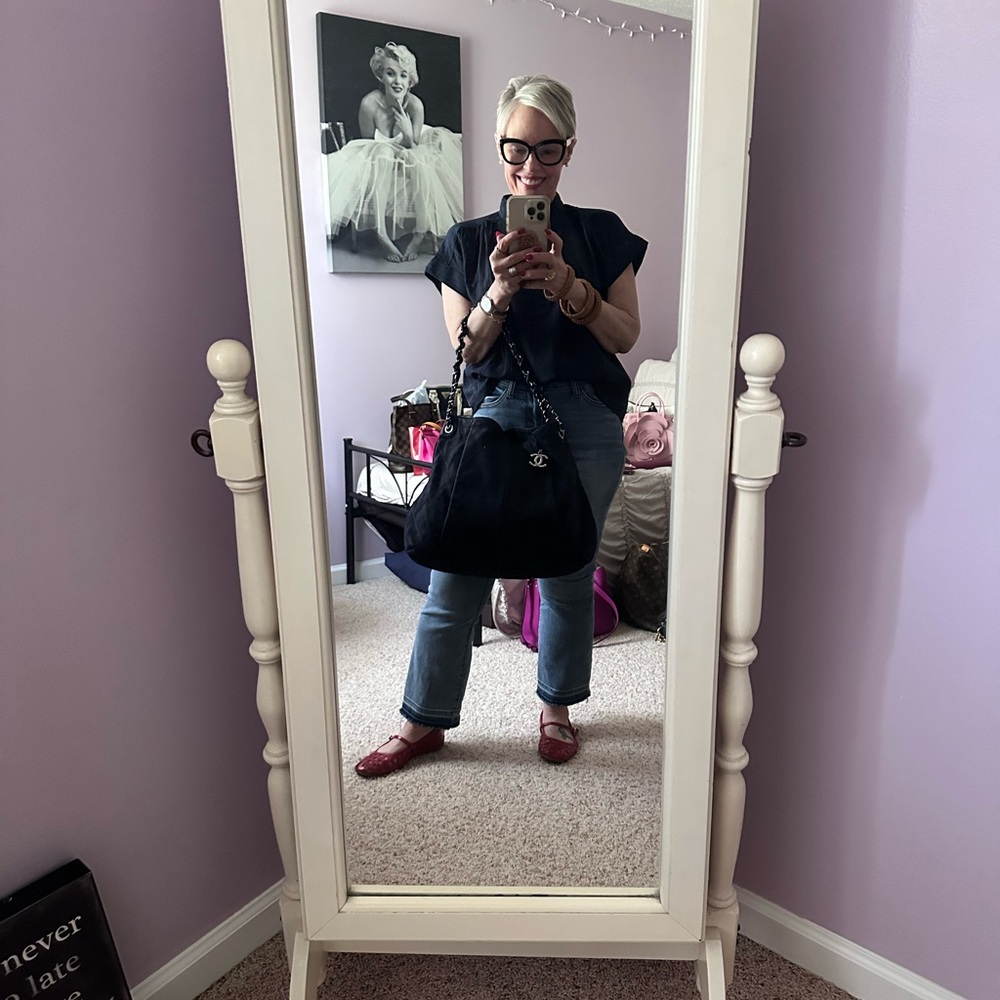 CHANEL Navy Blue Shoulder Bag with Iconic Chain Strap - Picture 10 of 16